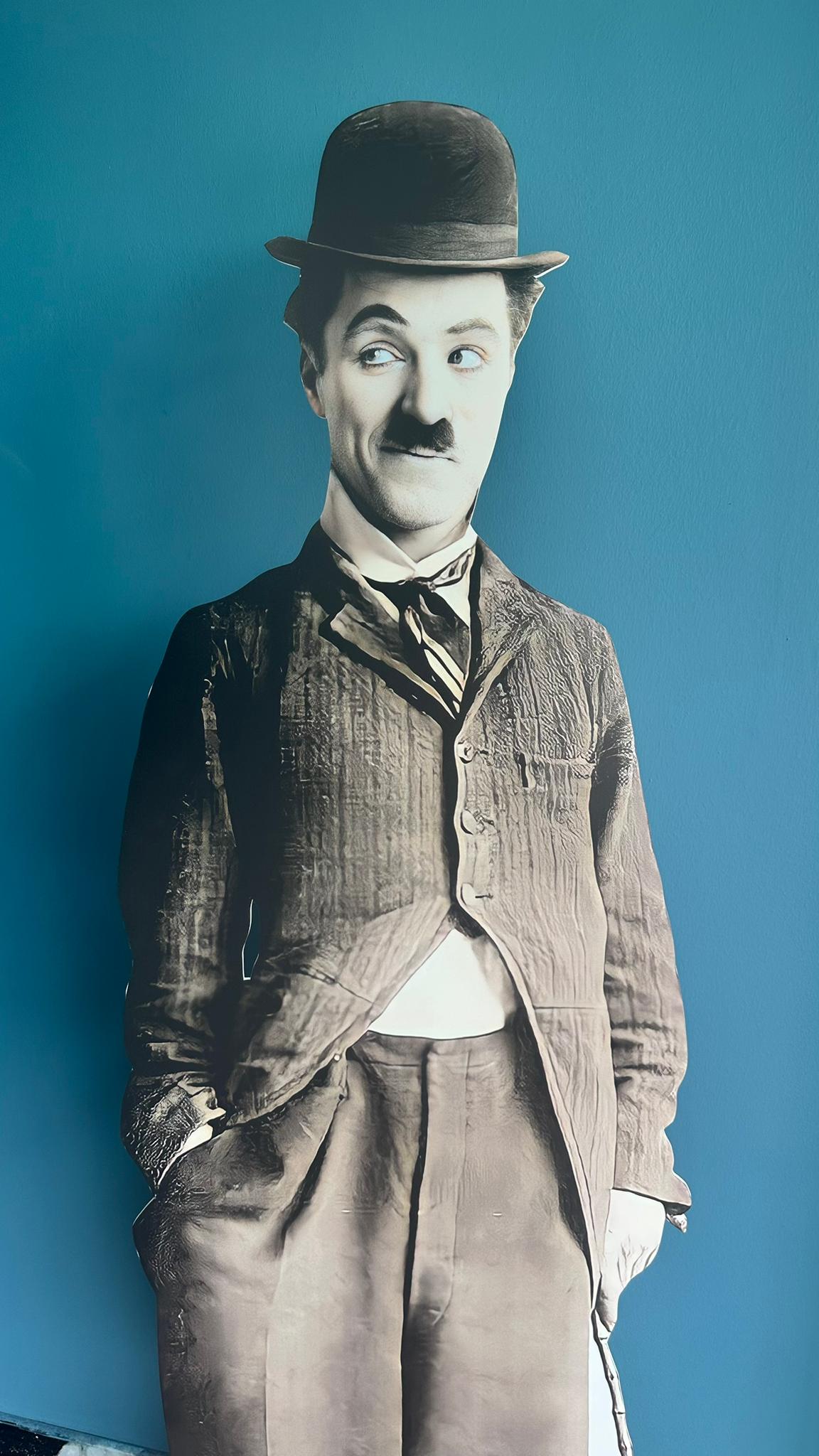Charlie Chaplin Maketi Ayaklı iki Boyutlu Tam Boy Plastik Maket Figur